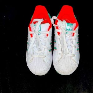 Girl size 10K shell tip adidas